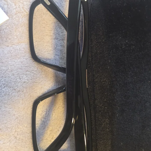 Black Cat-Eye Glasses with Case - Picture 7 of 7